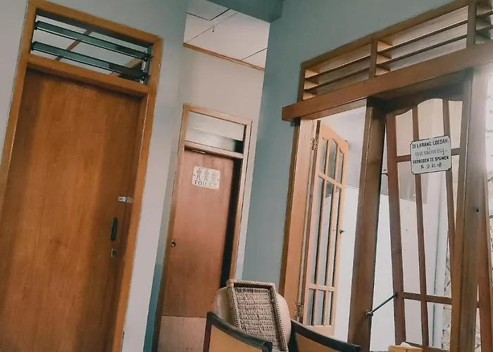 Bed and Breakfast Human House Surabaya